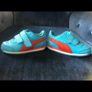 Toddler puma shoes in size 5